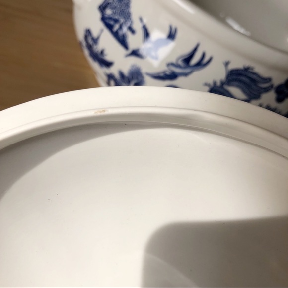 Vintage Churchill England Blue Willow Covered Casserole Serving Dish with Lid - Picture 13 of 13
